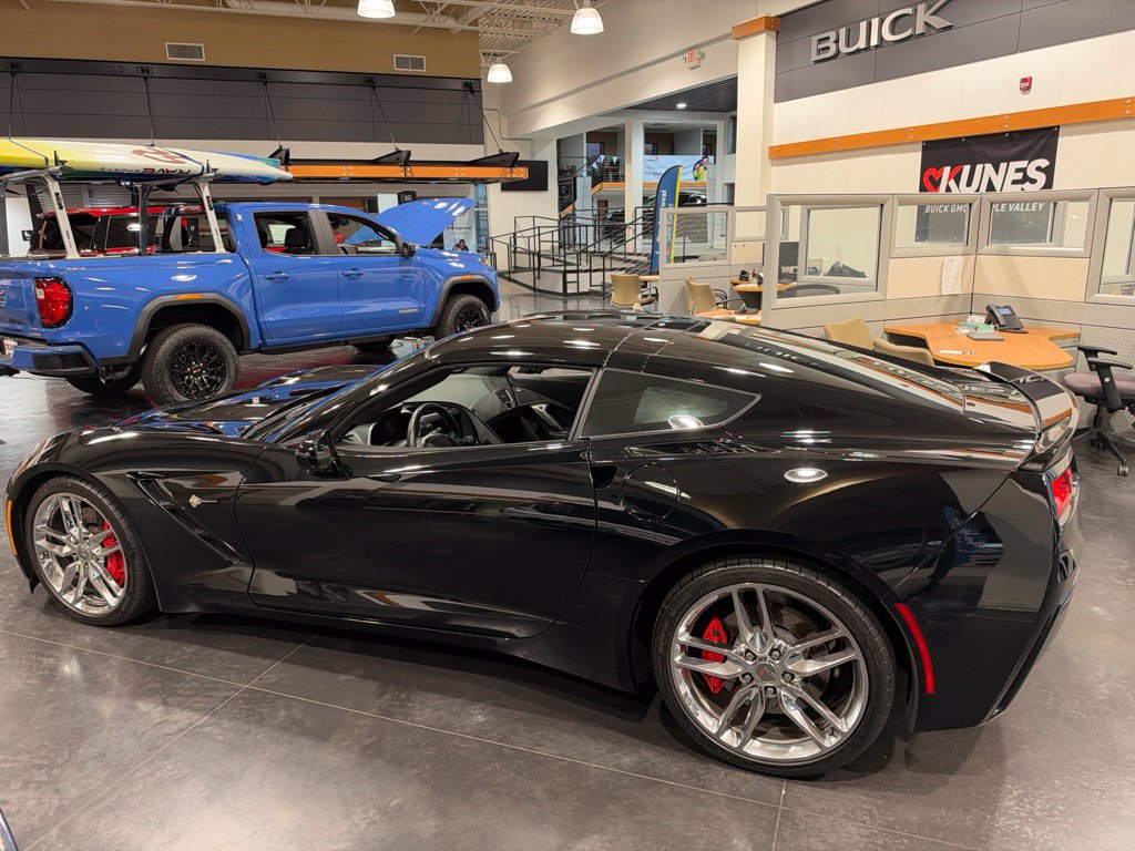 Used 2016 Chevrolet Corvette Stingray Coupe w/ 3LT Preferred Equipment Group RWD image 21