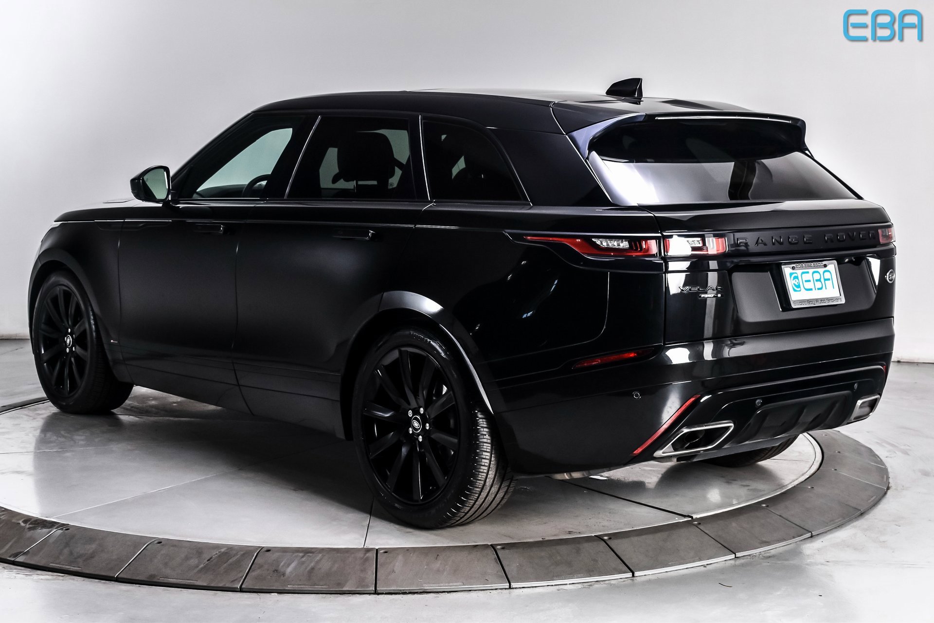 Used 2020 Land Rover Range Rover Velar R-Dynamic S image 4