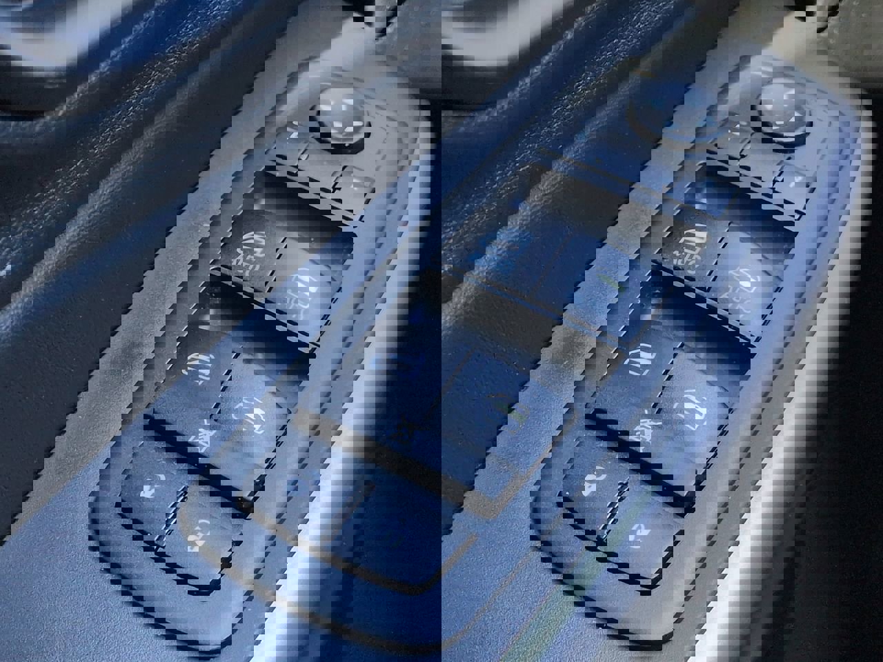 Used 2021 Jeep Cherokee Latitude Lux w/ Sun & Sound Group image 23