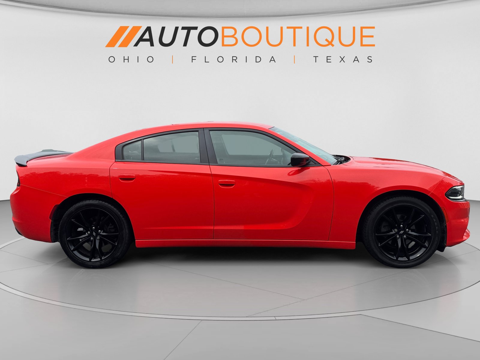Used 2017 Dodge Charger SE w/ Blacktop Package RWD image 11