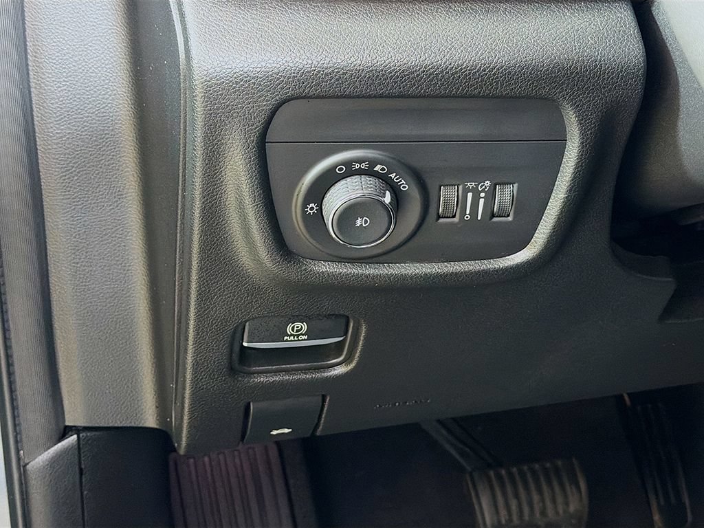 Used 2023 Jeep Grand Cherokee Limited AWD/4WD image 33