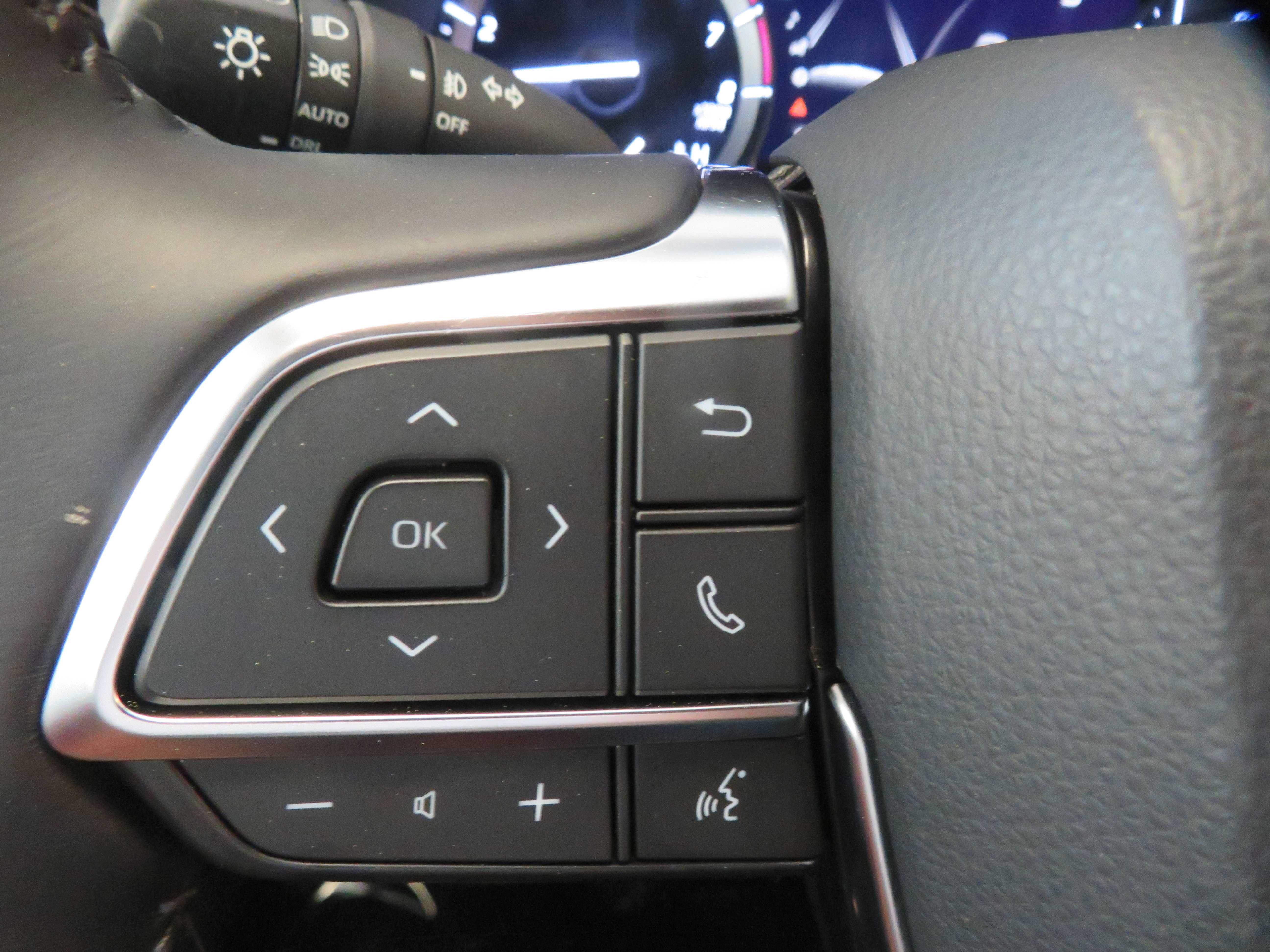 Used 2021 Toyota Highlander XSE AWD/4WD image 37