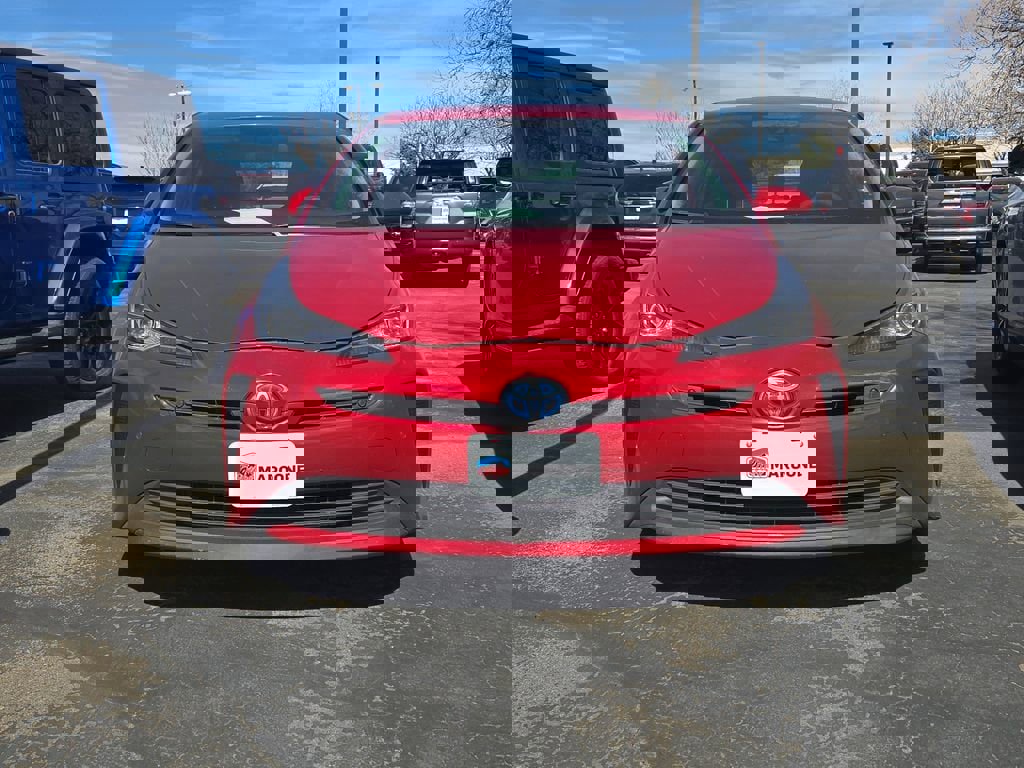 Used 2021 Toyota Prius LE image 2