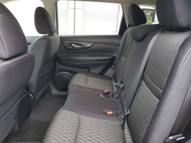 Used 2017 Nissan Rogue SV image 10