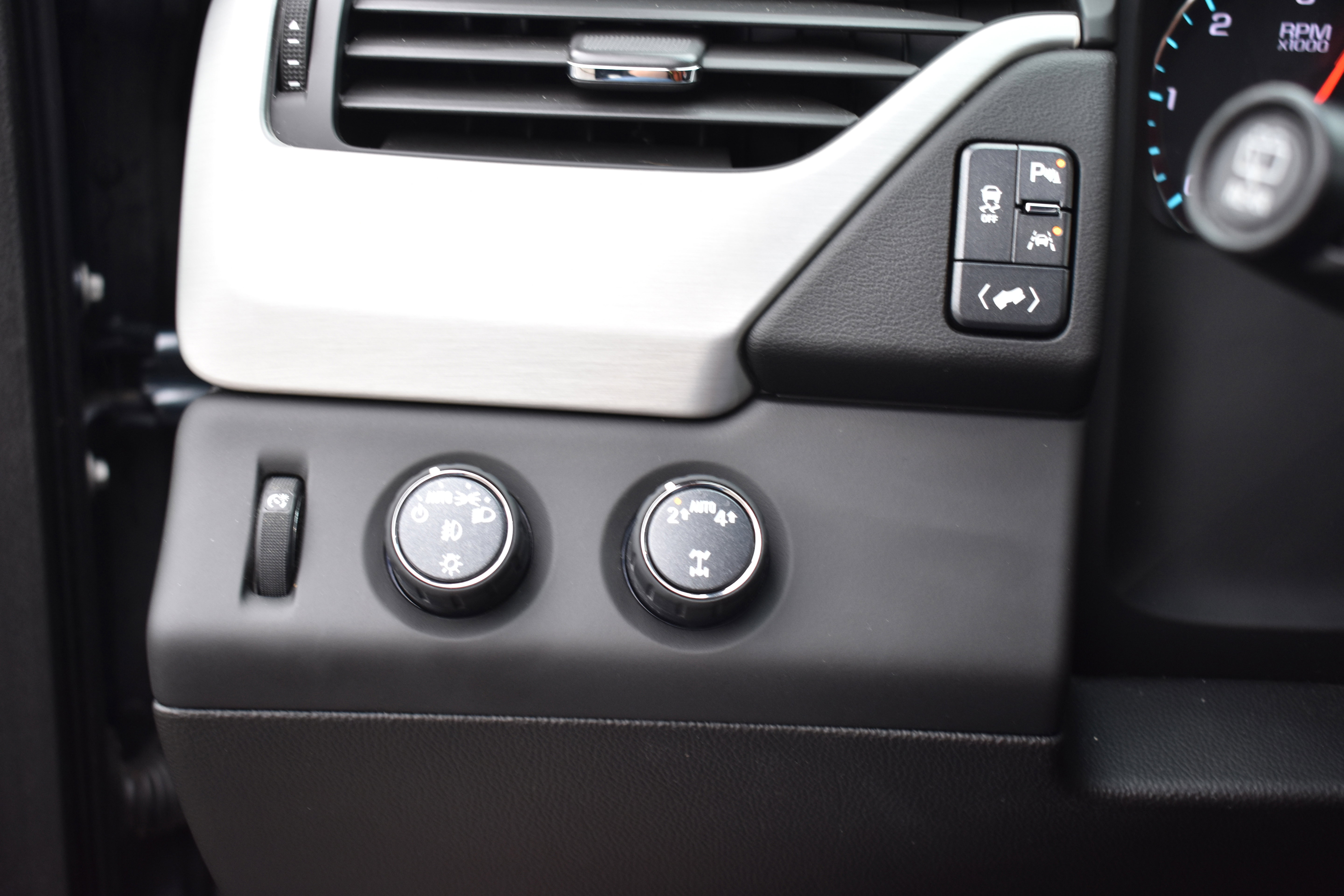 Used 2019 GMC Yukon XL SLT w/ Open Road Package image 16