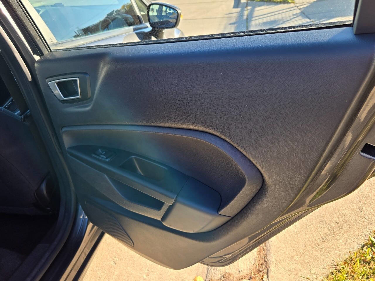 Used 2015 Ford Fiesta SE w/ Comfort Package image 29