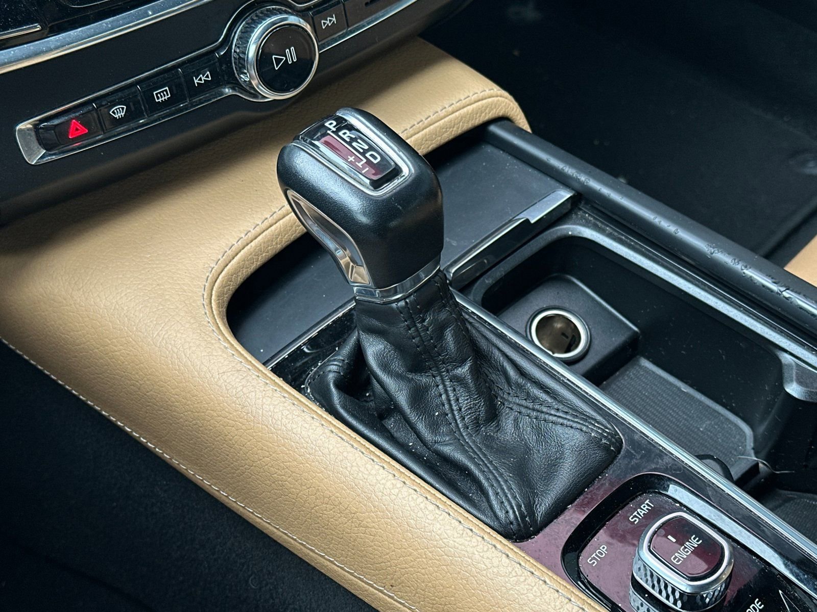 Used 2017 Volvo S90 T6 Momentum w/ Vision Package image 20