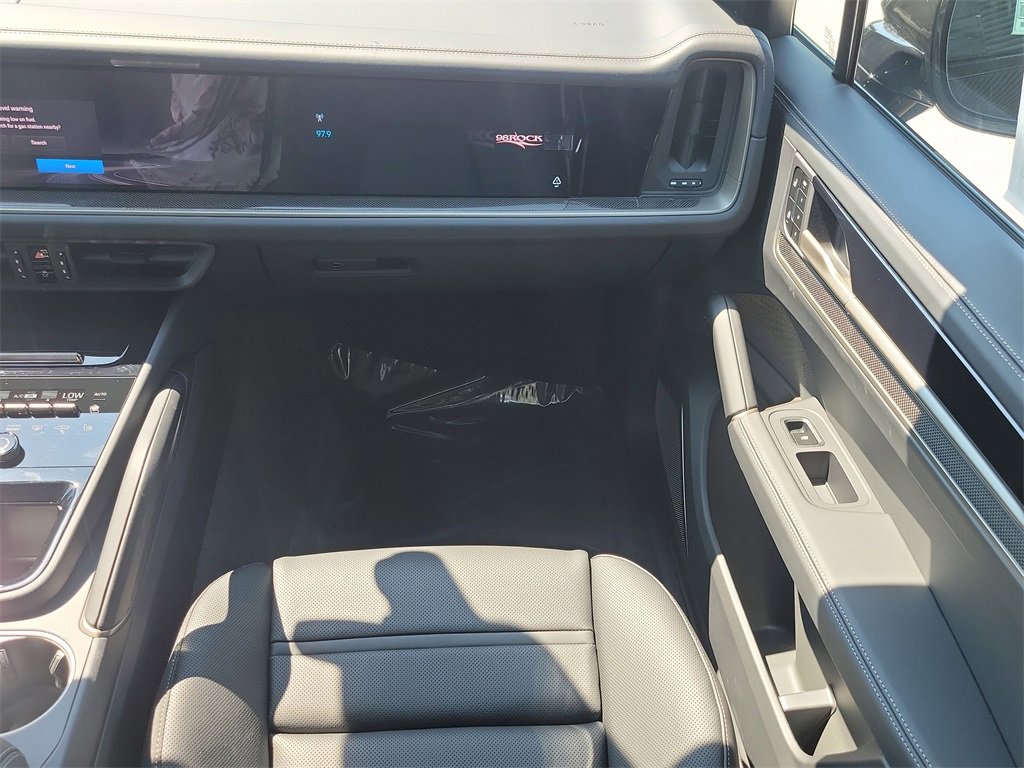 New 2026 Porsche Cayenne Turbo image 21