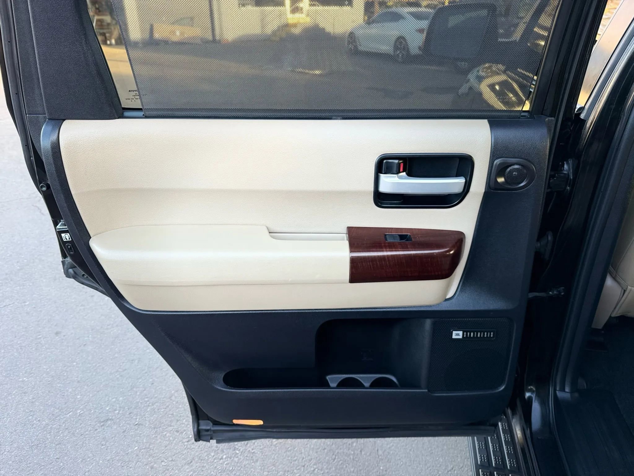 Used 2015 Toyota Sequoia Platinum image 19