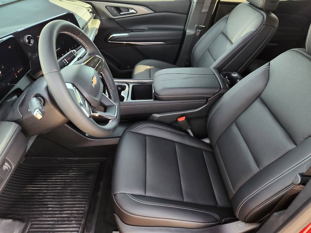 Used 2025 Chevrolet Traverse LT w/ Driver Confidence Package image 14