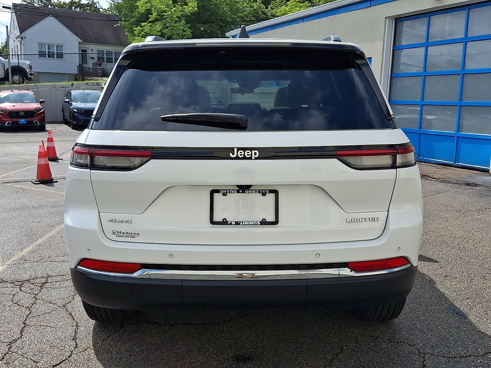 Used 2025 Jeep Grand Cherokee Limited AWD/4WD image 5