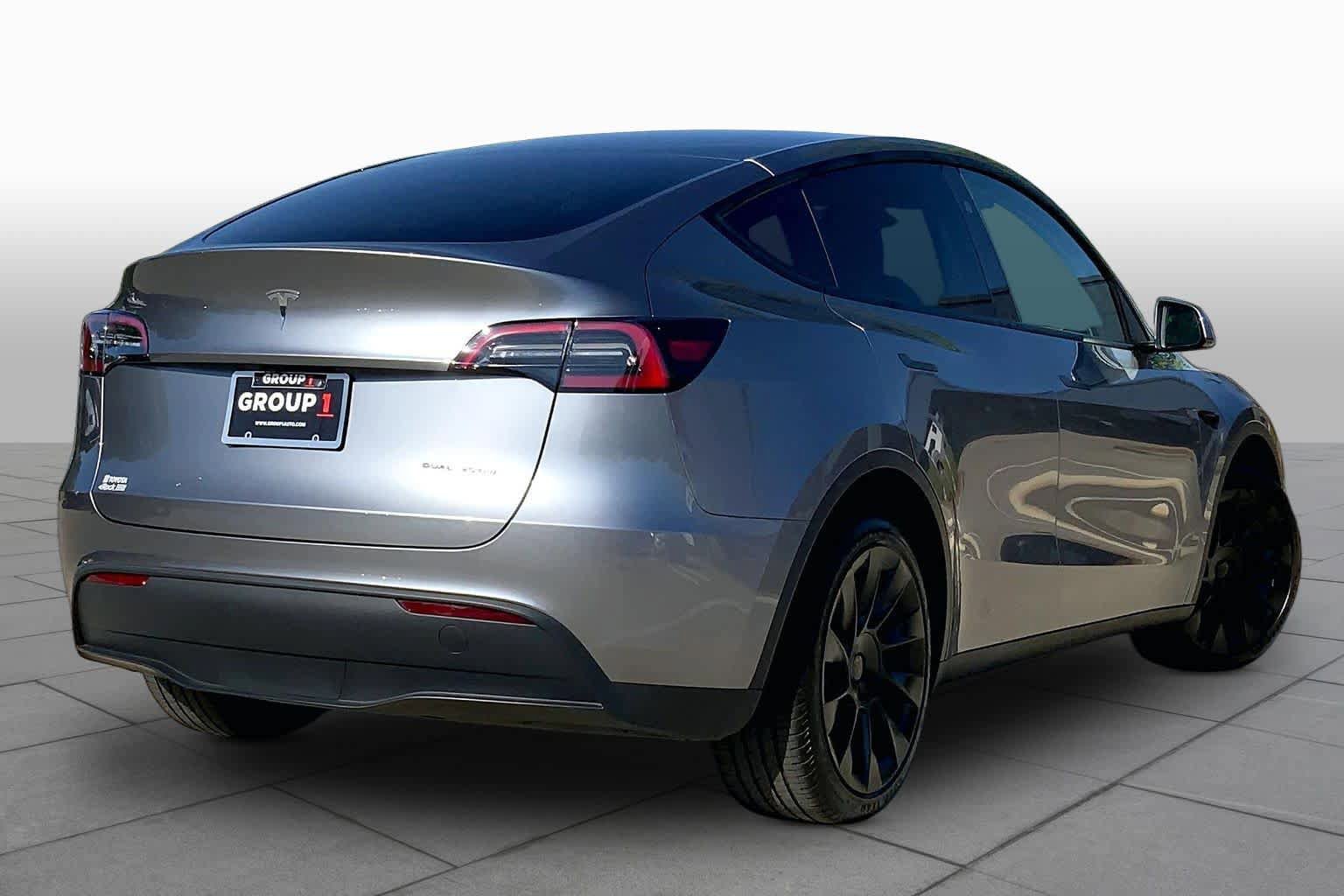 Used 2024 Tesla Model Y Long Range image 12