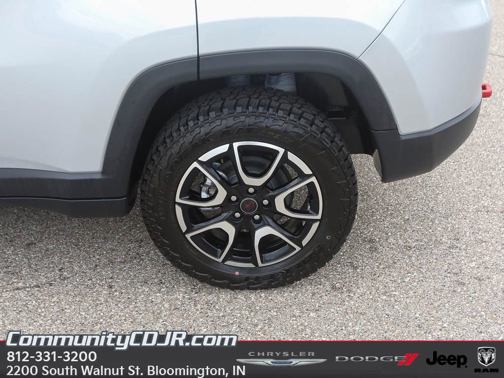 New 2025 Jeep Compass Trailhawk w/ Sun & Sound Group image 4