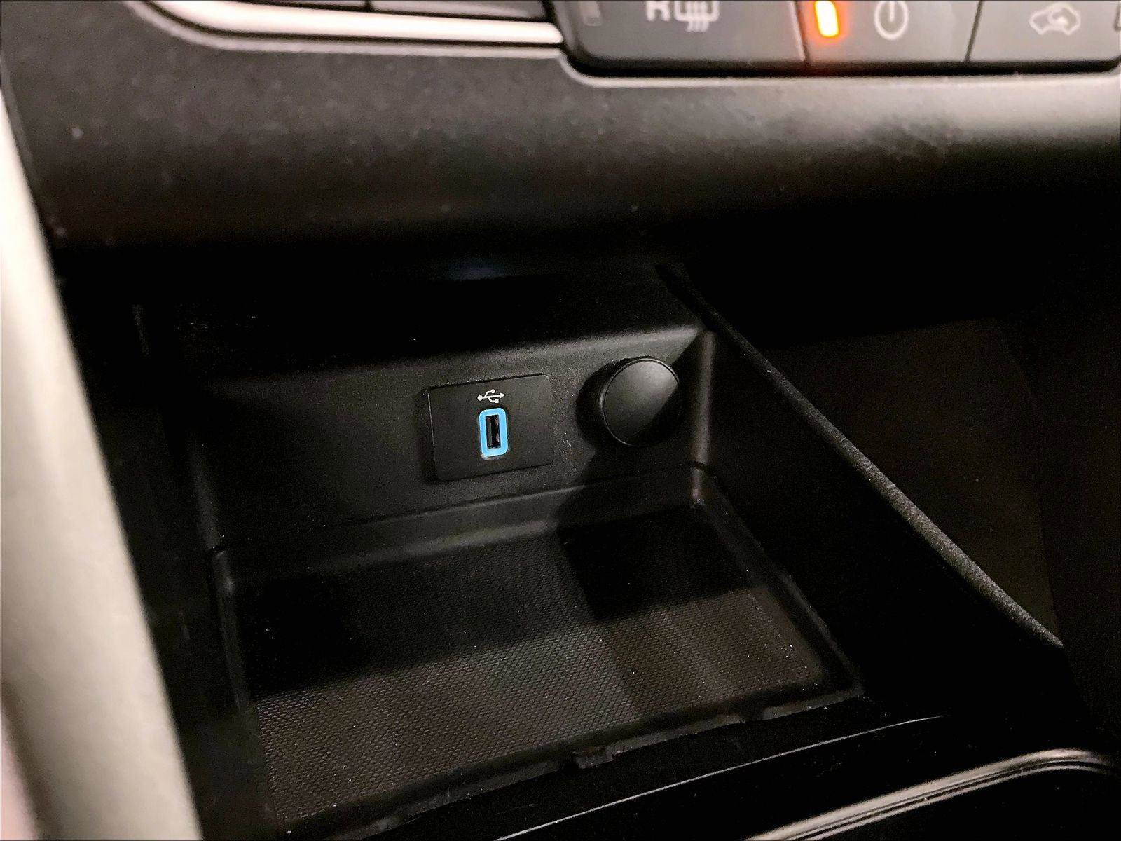 Used 2018 Ford Fusion SE w/ Fusion SE Technology Package image 31