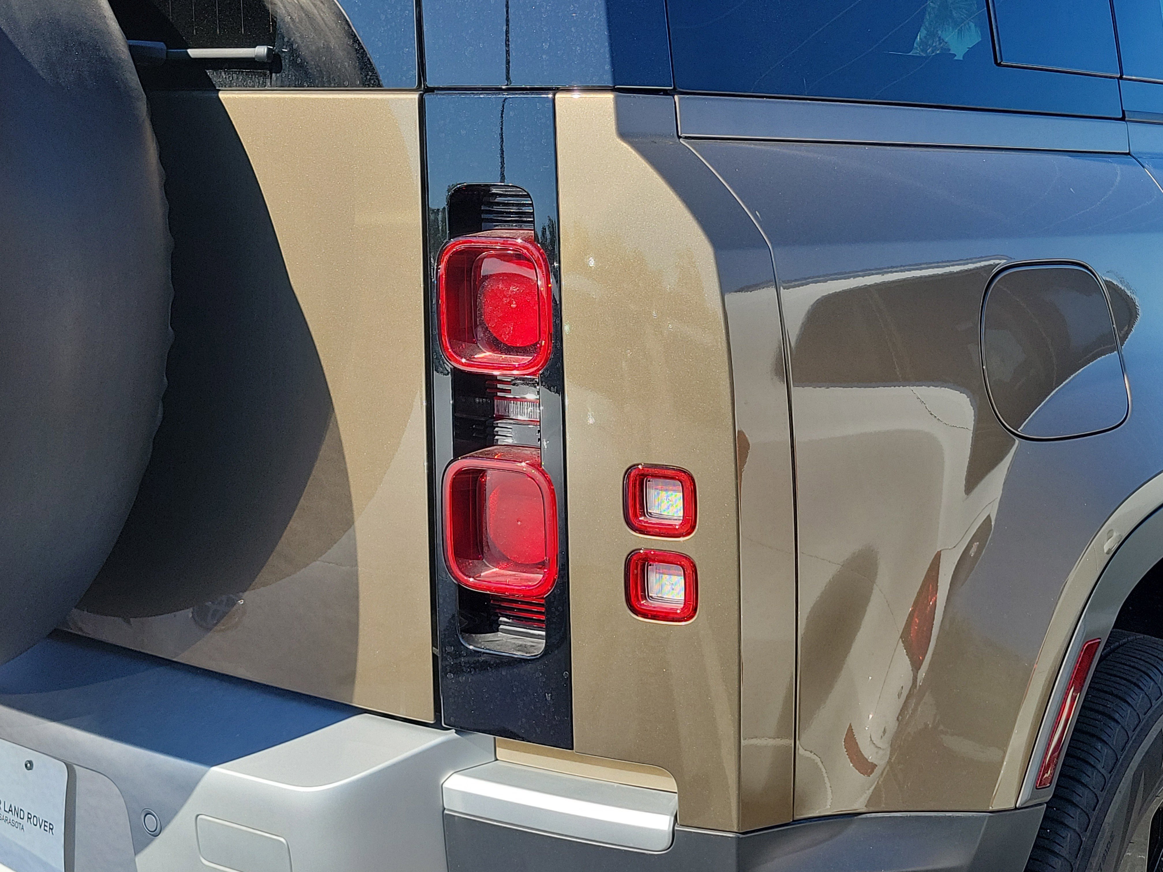 Used 2025 Land Rover Defender 110 S image 8