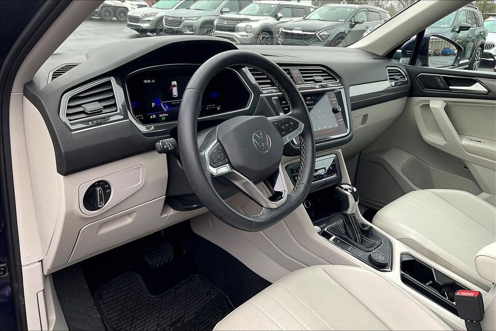 Used 2023 Volkswagen Tiguan SE w/ Panoramic Sunroof Package image 13