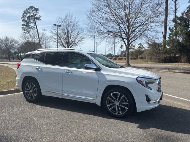 Used 2020 GMC Terrain Denali w/ Denali Premium Package image 3