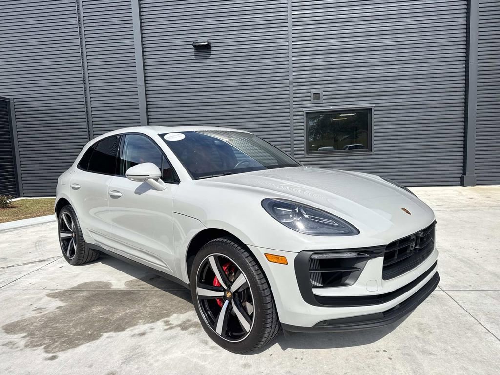 Certified 2025 Porsche Macan S image 9