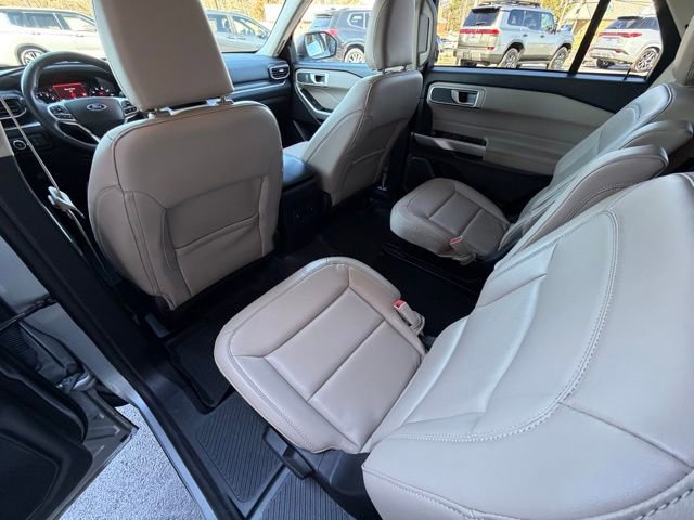 Used 2023 Ford Explorer XLT w/ Equipment Group 202A image 6