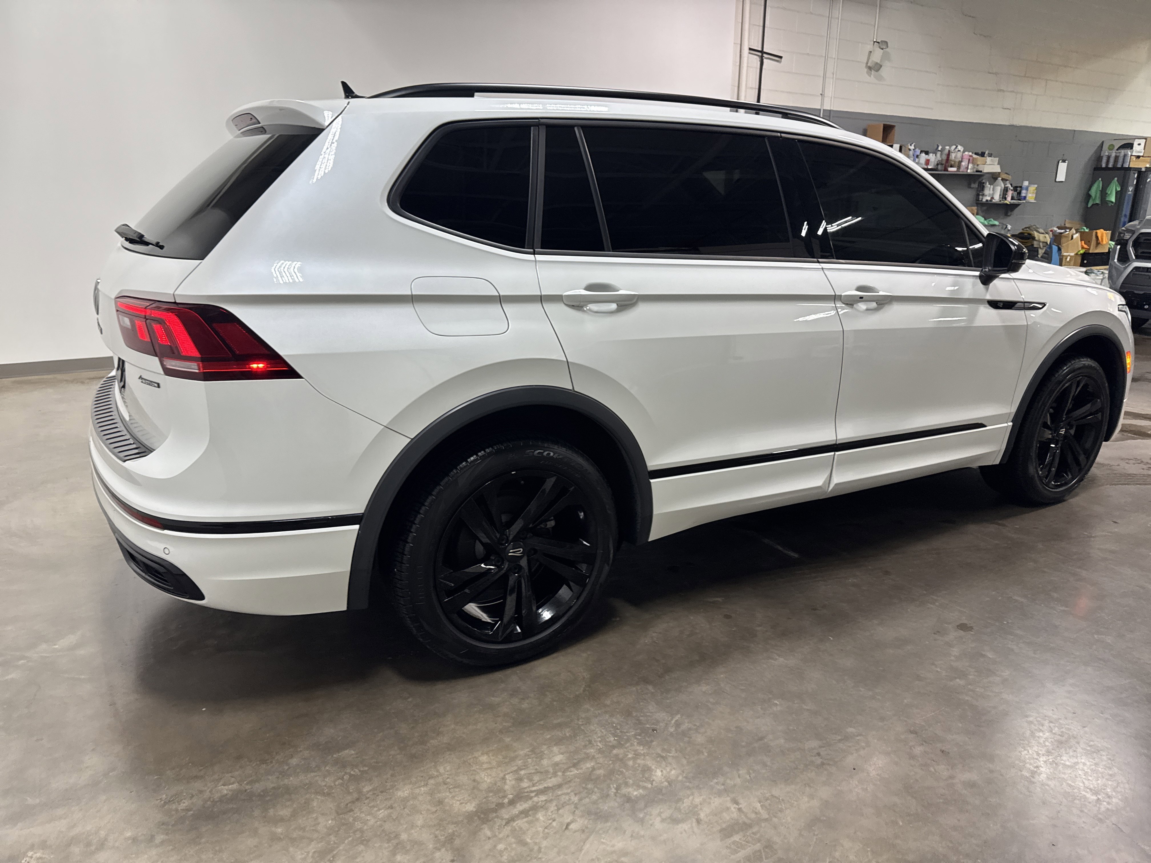 Certified 2024 Volkswagen Tiguan SE R-Line AWD/4WD image 3