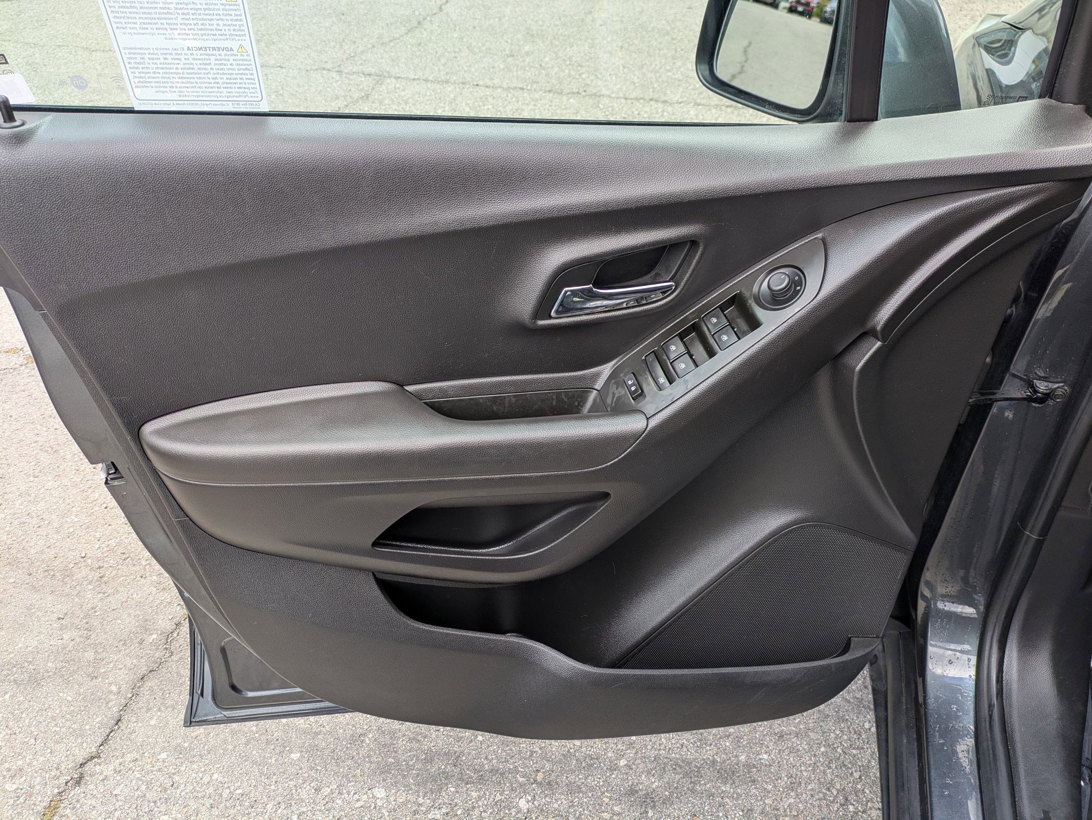 Used 2018 Chevrolet Trax LT w/ LT Convenience Package image 14