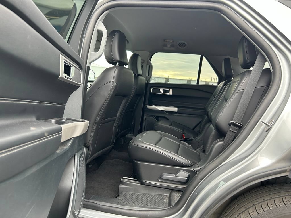 Used 2024 Ford Explorer XLT w/ Equipment Group 202A AWD/4WD image 24