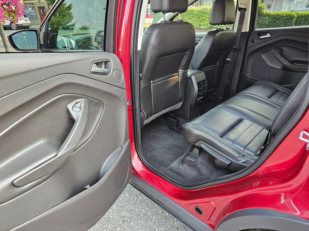 Used 2015 Ford Escape Titanium w/ Equipment Group 301A AWD/4WD image 18
