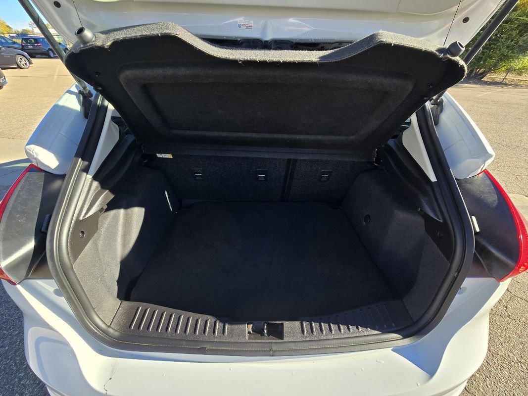 Used 2018 Ford Focus SE w/ Cold Weather Package image 15