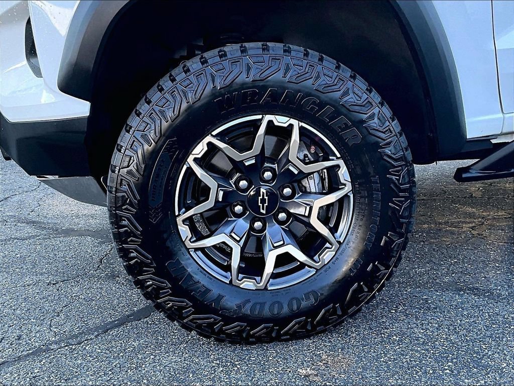 Used 2024 Chevrolet Colorado ZR2 w/ ZR2 Convenience Package III AWD/4WD image 7