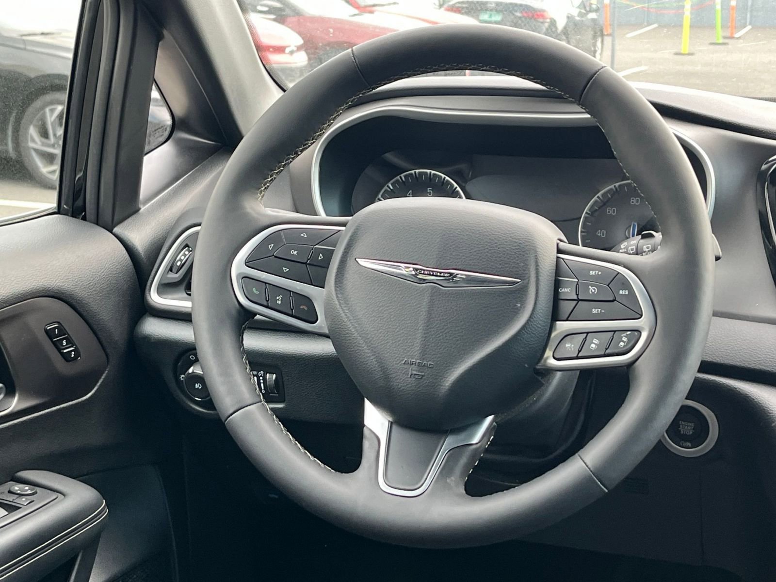 Used 2025 Chrysler Pacifica Select image 30