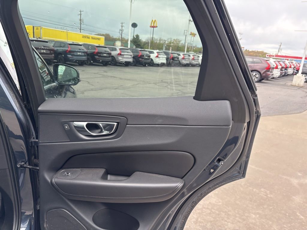 Used 2023 Volvo XC60 B5 Core w/ Climate Package AWD/4WD image 35