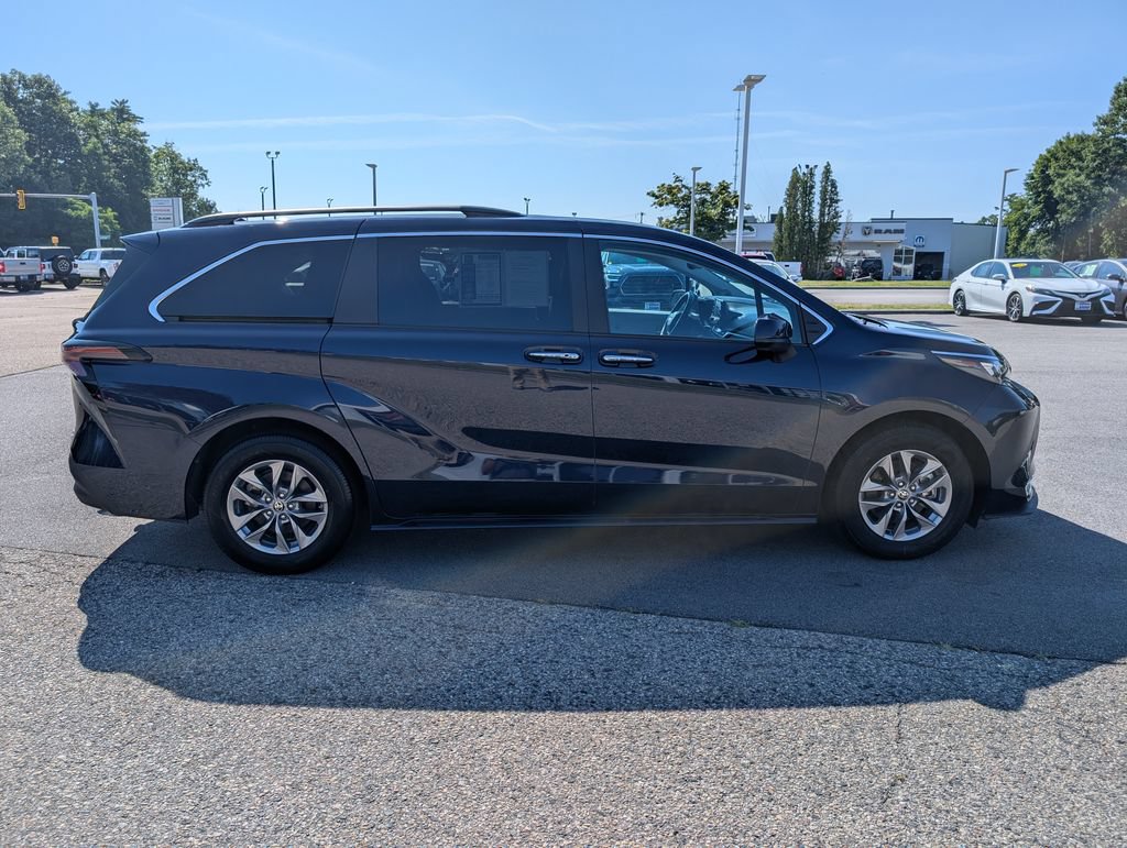 Used 2024 Toyota Sienna XLE w/ XLE Plus Package AWD/4WD image 7