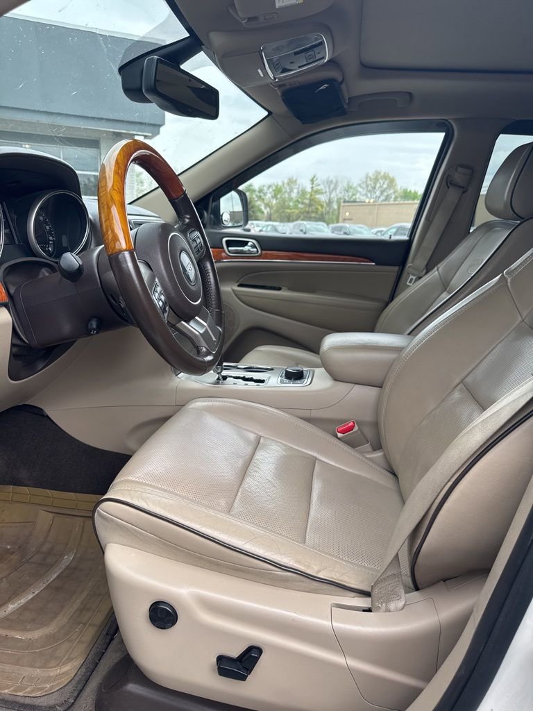 Used 2012 Jeep Grand Cherokee Overland AWD/4WD image 8