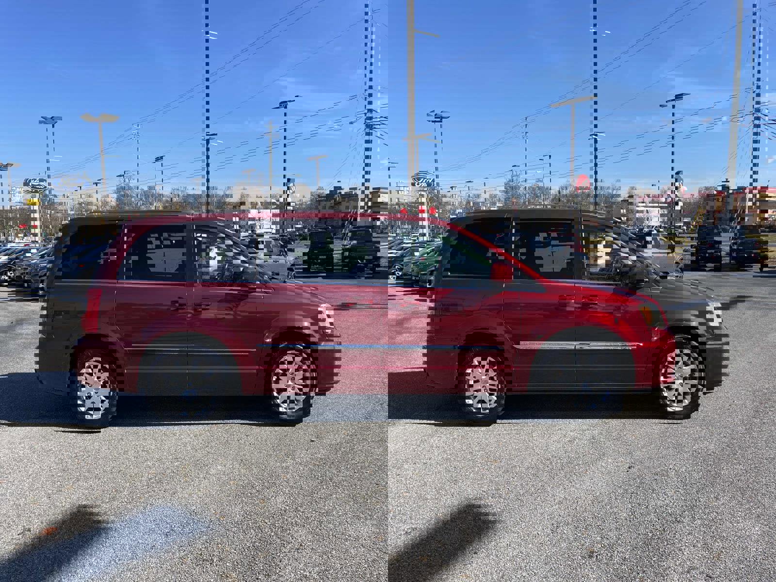 Used 2013 Chrysler Town & Country Touring image 2