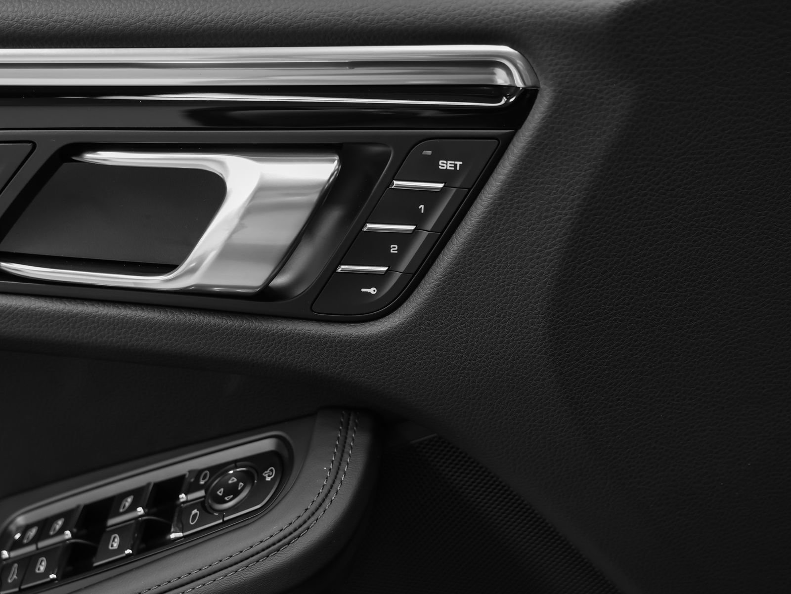 New 2026 Porsche Macan Turbo AWD/4WD image 30