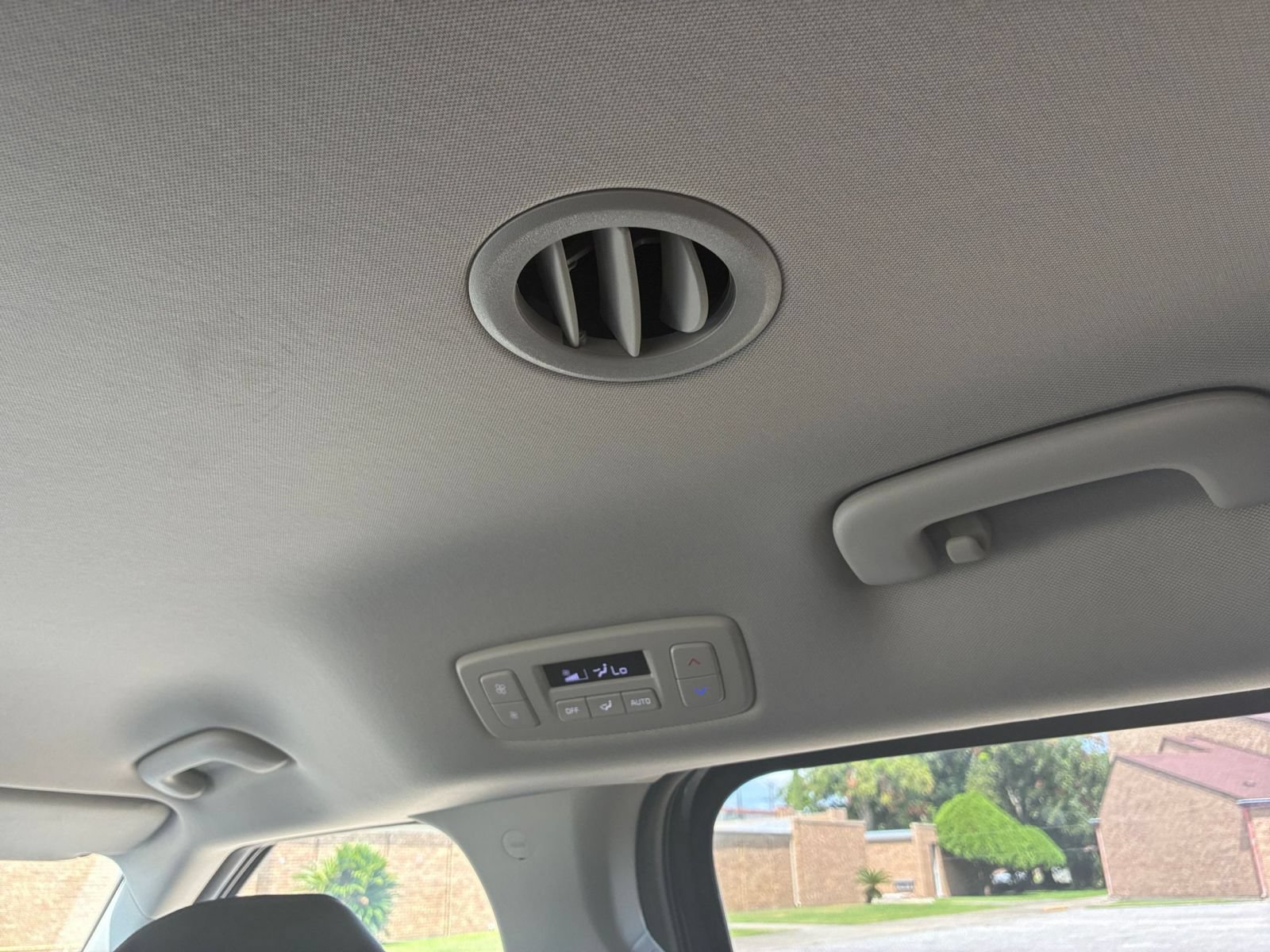 Used 2026 Kia Carnival FWD image 20