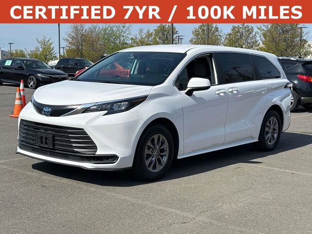 Used 2024 Toyota Sienna LE image 5