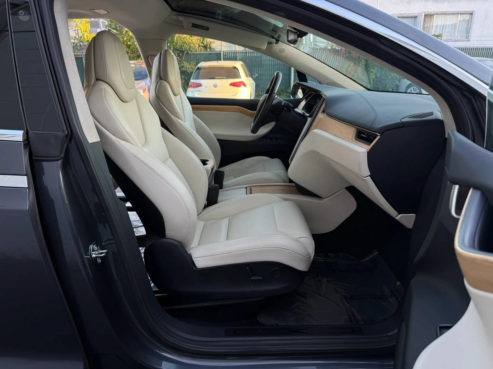 Used 2018 Tesla Model X 75D AWD/4WD image 16