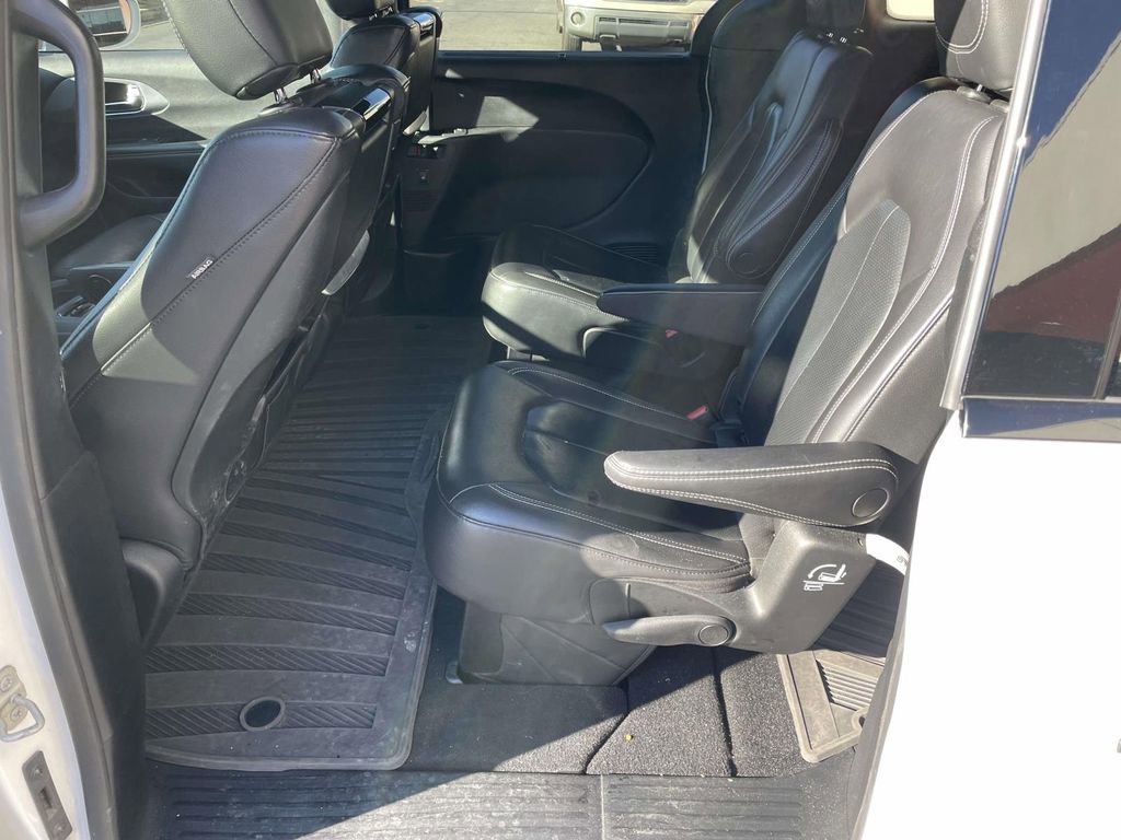 Used 2021 Chrysler Pacifica Touring-L w/ Uconnect Theater Family Group image 21