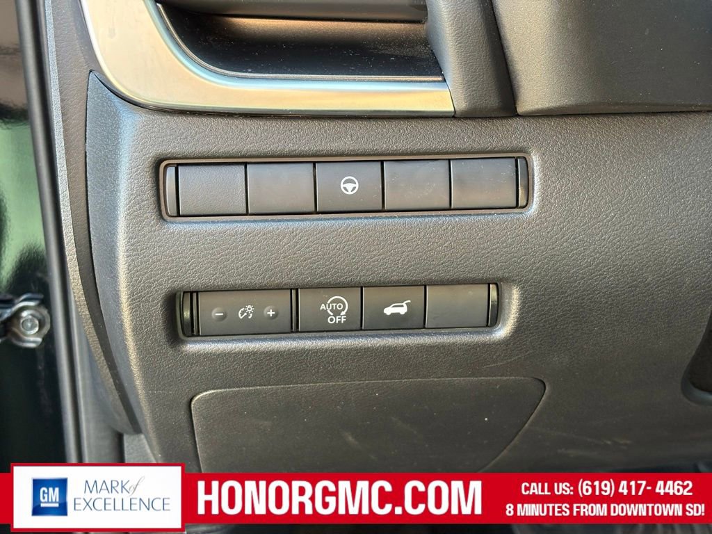 Used 2024 Nissan Rogue SV image 13