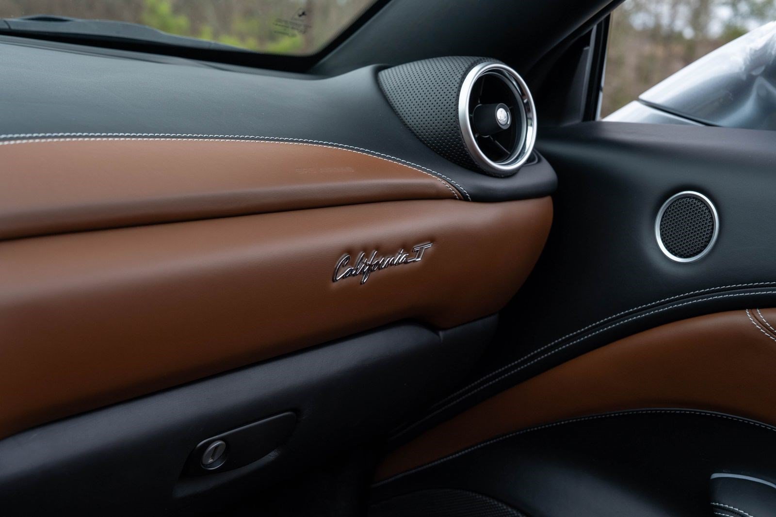 Used 2017 Ferrari California T RWD image 49