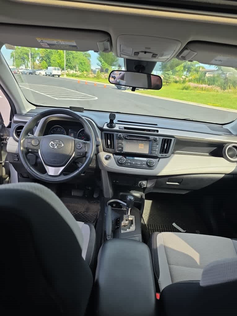 Used 2017 Toyota RAV4 XLE AWD/4WD image 7