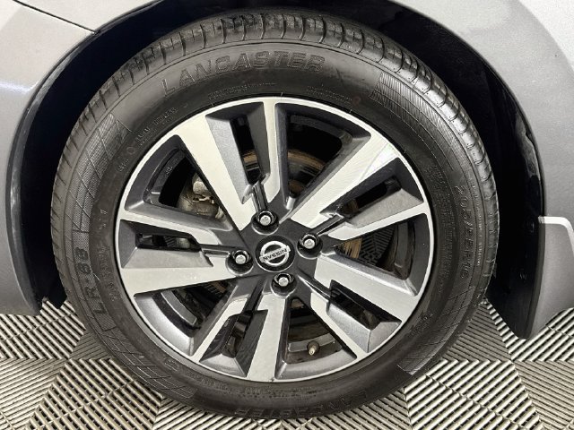 Used 2020 Nissan Versa SV FWD image 39