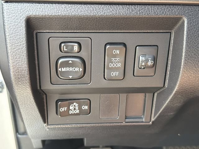 Used 2014 Toyota Tundra SR5 w/ SR5 Upgrade Package RWD image 30