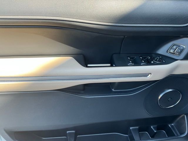 Used 2022 Ford Expedition Limited image 14
