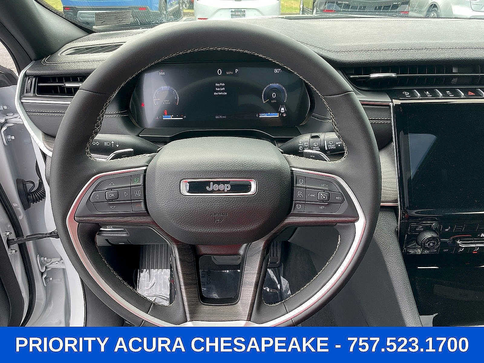 Used 2025 Jeep Grand Cherokee L Limited w/ Black Appearance Package AWD/4WD image 14
