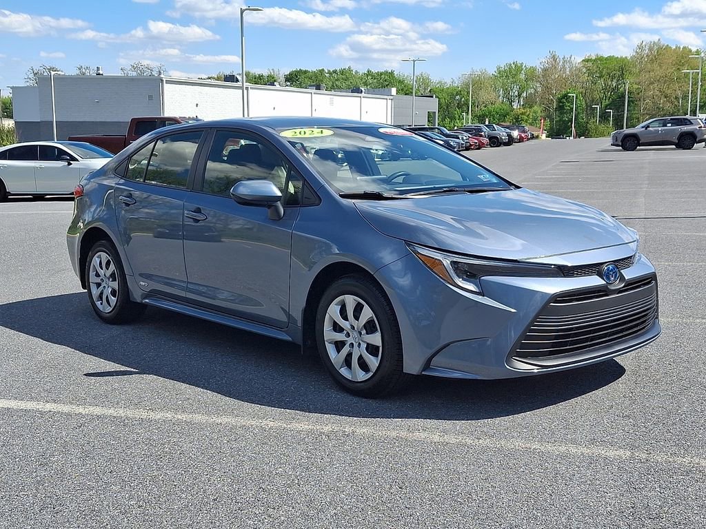 Used 2024 Toyota Corolla LE AWD/4WD image 3
