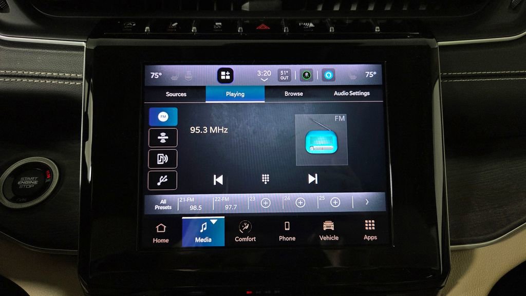 Used 2021 Jeep Grand Cherokee L Limited AWD/4WD image 23
