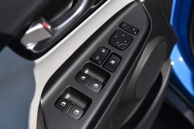 Used 2022 Hyundai Kona Limited FWD image 8