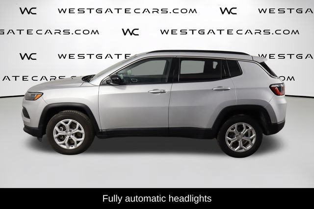 Used 2024 Jeep Compass Latitude AWD/4WD image 5